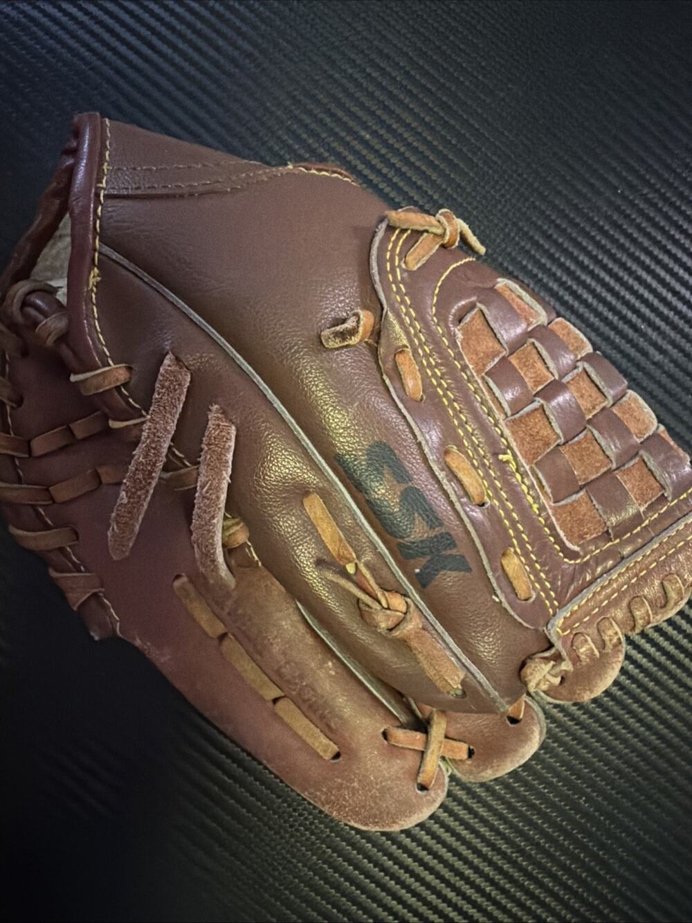 SSK Baseball Fielders Glove Deep Set Pocket Right Hand Throwing Glove
